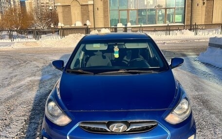 Hyundai Solaris II рестайлинг, 2011 год, 650 000 рублей, 3 фотография