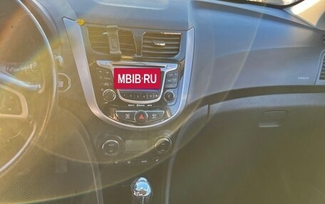 Hyundai Solaris II рестайлинг, 2011 год, 650 000 рублей, 9 фотография