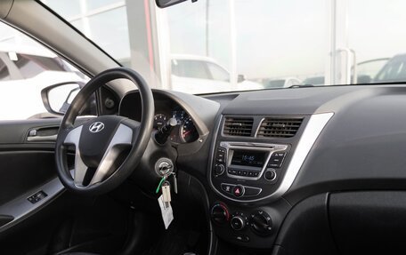 Hyundai Solaris II рестайлинг, 2016 год, 1 300 000 рублей, 12 фотография