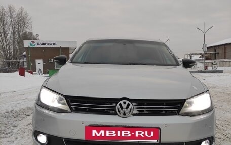 Volkswagen Jetta VI, 2013 год, 829 000 рублей, 2 фотография