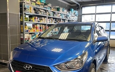 Hyundai Solaris II рестайлинг, 2019 год, 900 000 рублей, 1 фотография