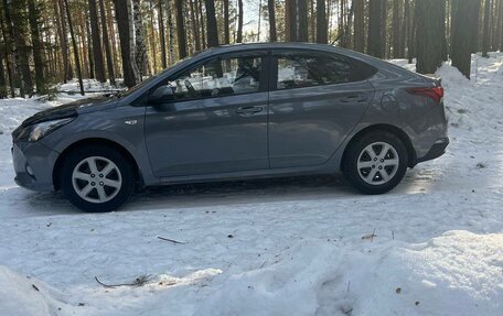 Hyundai Solaris II рестайлинг, 2018 год, 1 050 000 рублей, 3 фотография