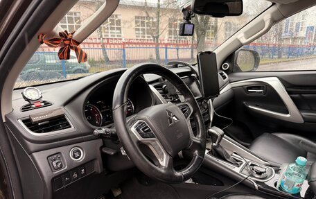 Mitsubishi Pajero Sport III рестайлинг, 2019 год, 3 600 000 рублей, 4 фотография