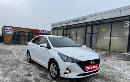 Hyundai Solaris II рестайлинг, 2021 год, 1 635 000 рублей, 2 фотография