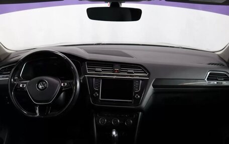 Volkswagen Tiguan II, 2017 год, 2 620 000 рублей, 26 фотография