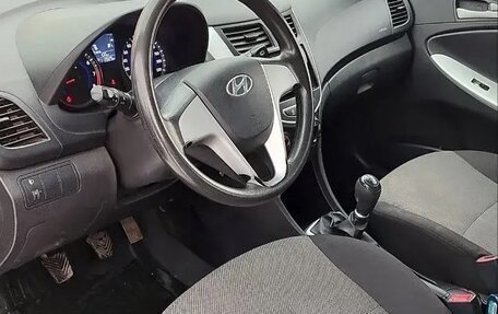 Hyundai Solaris II рестайлинг, 2012 год, 880 000 рублей, 7 фотография