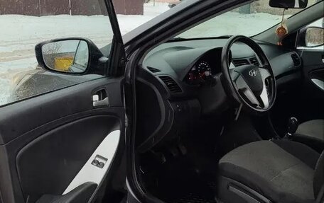 Hyundai Solaris II рестайлинг, 2012 год, 880 000 рублей, 8 фотография