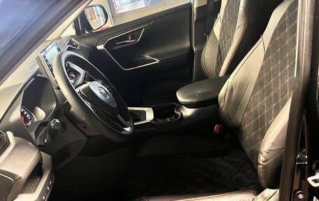 Toyota RAV4, 2021 год, 3 650 000 рублей, 8 фотография