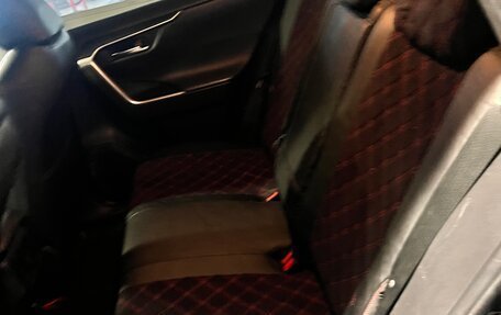 Toyota RAV4, 2021 год, 3 650 000 рублей, 6 фотография