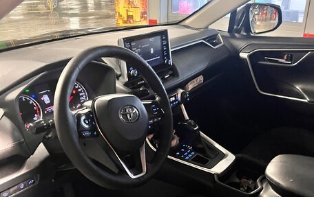 Toyota RAV4, 2021 год, 3 650 000 рублей, 5 фотография