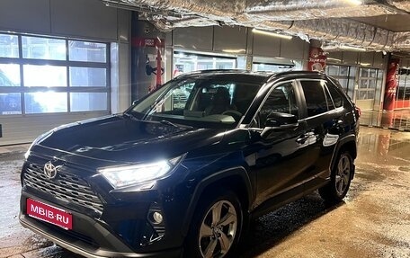 Toyota RAV4, 2021 год, 3 650 000 рублей, 1 фотография