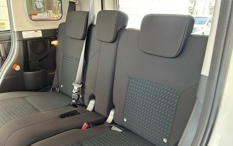 Toyota Roomy I, 2022 год, 979 099 рублей, 23 фотография