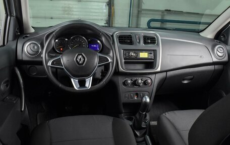 Renault Logan II, 2018 год, 909 000 рублей, 6 фотография