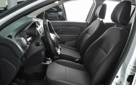 Renault Logan II, 2018 год, 909 000 рублей, 10 фотография