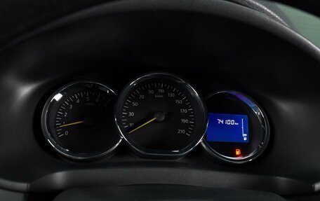 Renault Logan II, 2018 год, 909 000 рублей, 14 фотография