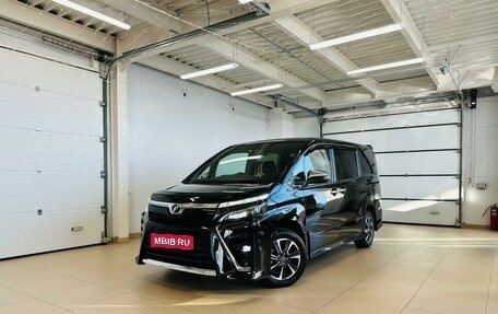 Toyota Voxy III, 2018 год, 2 629 000 рублей, 1 фотография