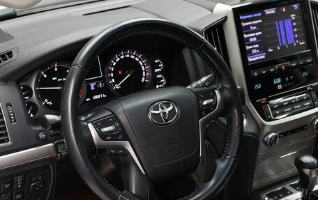 Toyota Land Cruiser 200, 2019 год, 7 700 000 рублей, 8 фотография