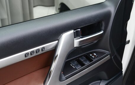 Toyota Land Cruiser 200, 2019 год, 7 700 000 рублей, 17 фотография