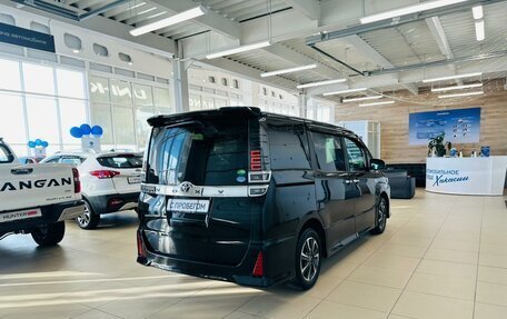 Toyota Voxy III, 2018 год, 2 629 000 рублей, 6 фотография