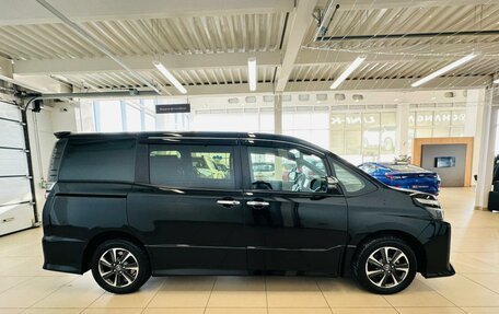 Toyota Voxy III, 2018 год, 2 629 000 рублей, 7 фотография