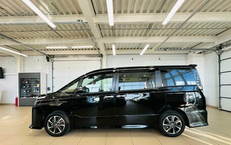 Toyota Voxy III, 2018 год, 2 629 000 рублей, 3 фотография