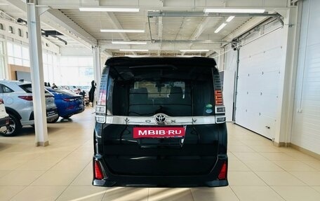 Toyota Voxy III, 2018 год, 2 629 000 рублей, 5 фотография