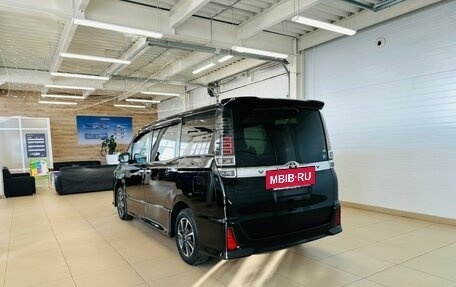 Toyota Voxy III, 2018 год, 2 629 000 рублей, 4 фотография