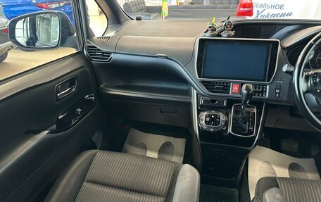 Toyota Voxy III, 2018 год, 2 629 000 рублей, 14 фотография