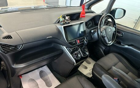 Toyota Voxy III, 2018 год, 2 629 000 рублей, 13 фотография