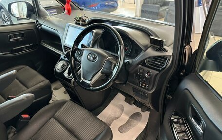 Toyota Voxy III, 2018 год, 2 629 000 рублей, 10 фотография