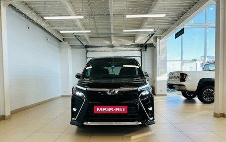 Toyota Voxy III, 2018 год, 2 629 000 рублей, 9 фотография