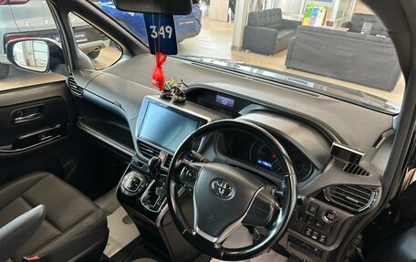 Toyota Voxy III, 2018 год, 2 629 000 рублей, 11 фотография