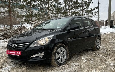 Hyundai Solaris II рестайлинг, 2016 год, 910 000 рублей, 2 фотография