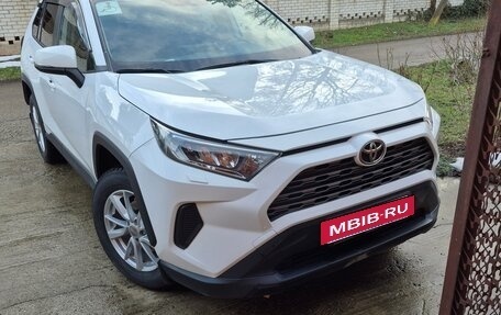 Toyota RAV4, 2020 год, 3 950 000 рублей, 4 фотография