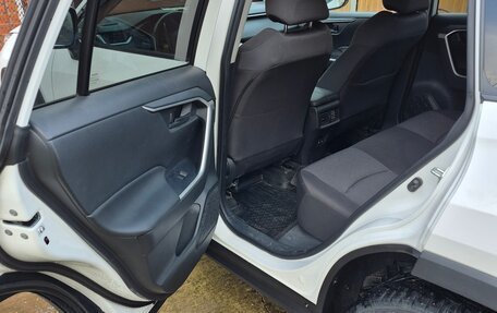 Toyota RAV4, 2020 год, 3 950 000 рублей, 9 фотография