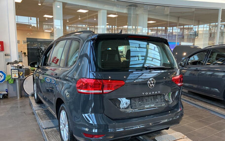 Volkswagen Touran III, 2022 год, 2 342 000 рублей, 4 фотография