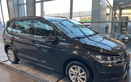 Volkswagen Touran III, 2022 год, 2 342 000 рублей, 3 фотография