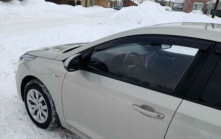 Hyundai Solaris II рестайлинг, 2017 год, 1 080 000 рублей, 5 фотография