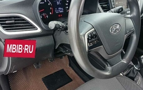 Hyundai Solaris II рестайлинг, 2017 год, 1 080 000 рублей, 10 фотография