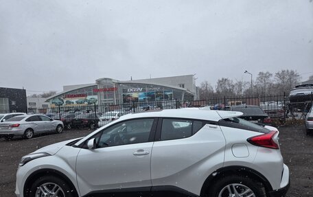 Toyota C-HR I рестайлинг, 2023 год, 3 300 000 рублей, 2 фотография