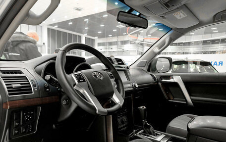 Toyota Land Cruiser Prado 150 рестайлинг 2, 2014 год, 3 310 000 рублей, 19 фотография