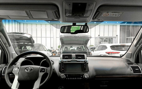 Toyota Land Cruiser Prado 150 рестайлинг 2, 2014 год, 3 310 000 рублей, 16 фотография