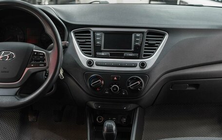 Hyundai Solaris II рестайлинг, 2018 год, 1 355 000 рублей, 11 фотография