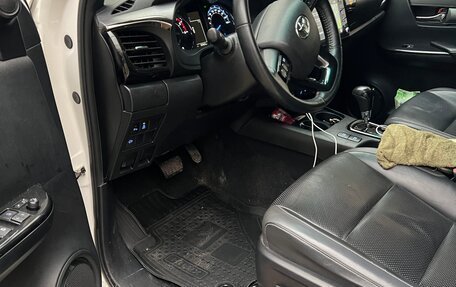 Toyota Hilux VIII, 2020 год, 5 500 000 рублей, 6 фотография