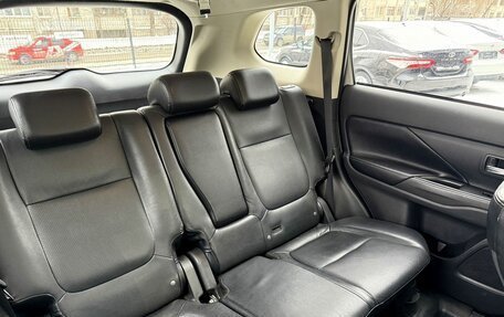 Mitsubishi Outlander III рестайлинг 3, 2013 год, 1 440 000 рублей, 10 фотография