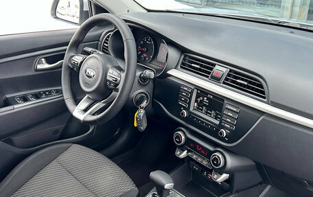 KIA Rio III рестайлинг, 2017 год, 1 370 000 рублей, 24 фотография