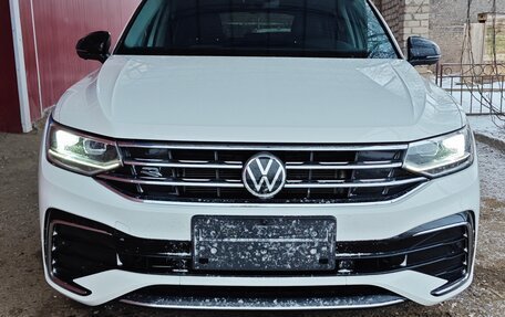 Volkswagen Tiguan II, 2020 год, 3 800 000 рублей, 2 фотография