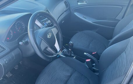 Hyundai Solaris II рестайлинг, 2015 год, 850 000 рублей, 8 фотография