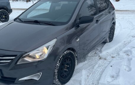 Hyundai Solaris II рестайлинг, 2015 год, 850 000 рублей, 2 фотография