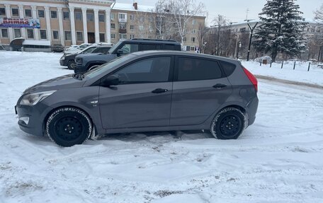 Hyundai Solaris II рестайлинг, 2015 год, 850 000 рублей, 3 фотография